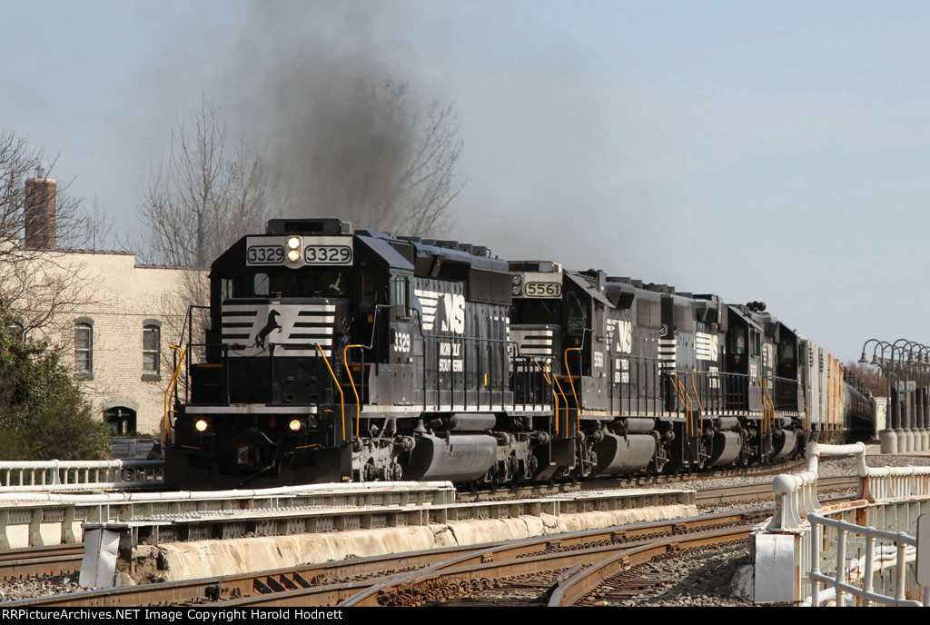 NS 3329 leads train M94 towards Elm 